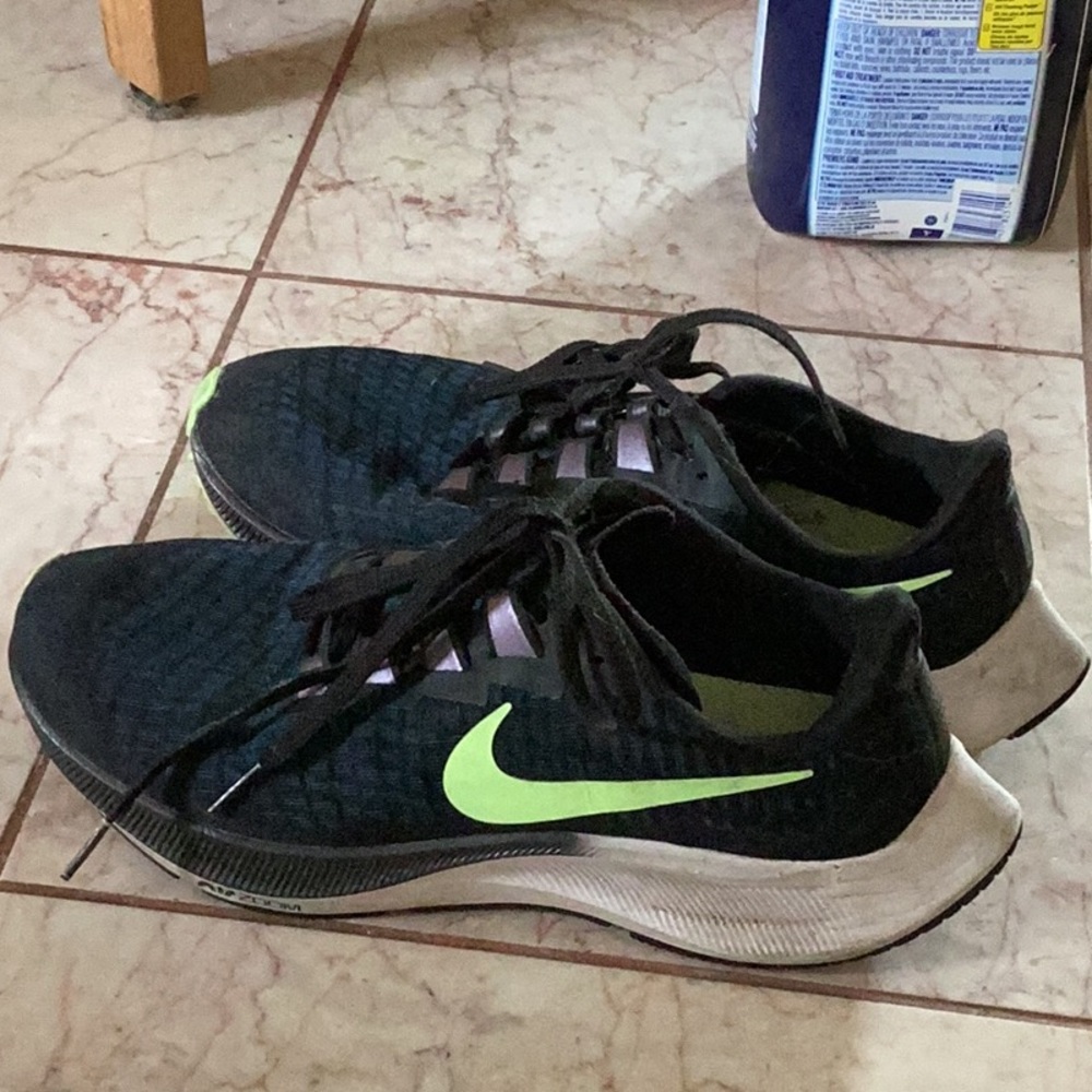 Women Nike Pegasus running shoe size 8.5